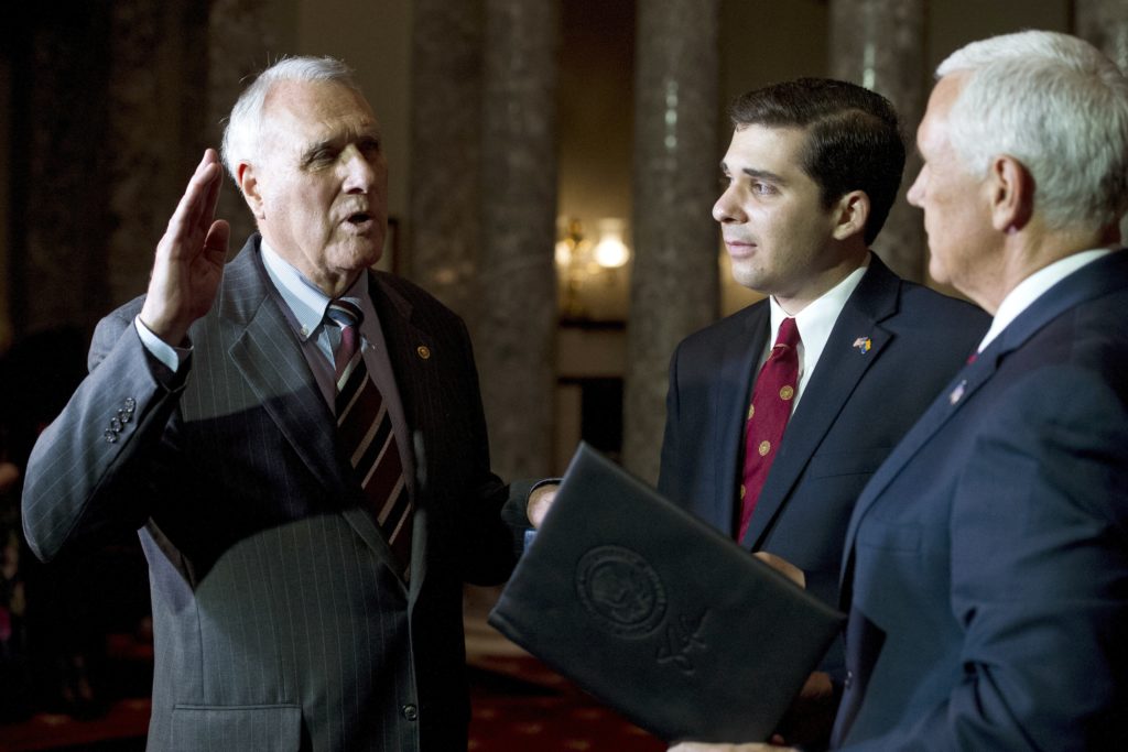 Photo of Jon Kyl being sworn in