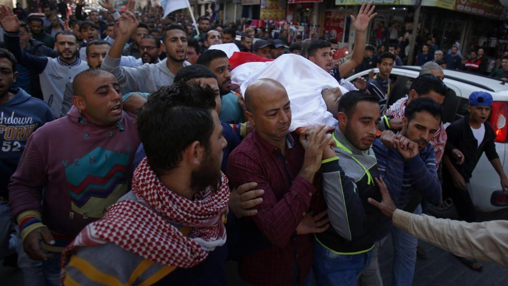 Photo of Palestinian mourners carrying the body of a dead compatriot