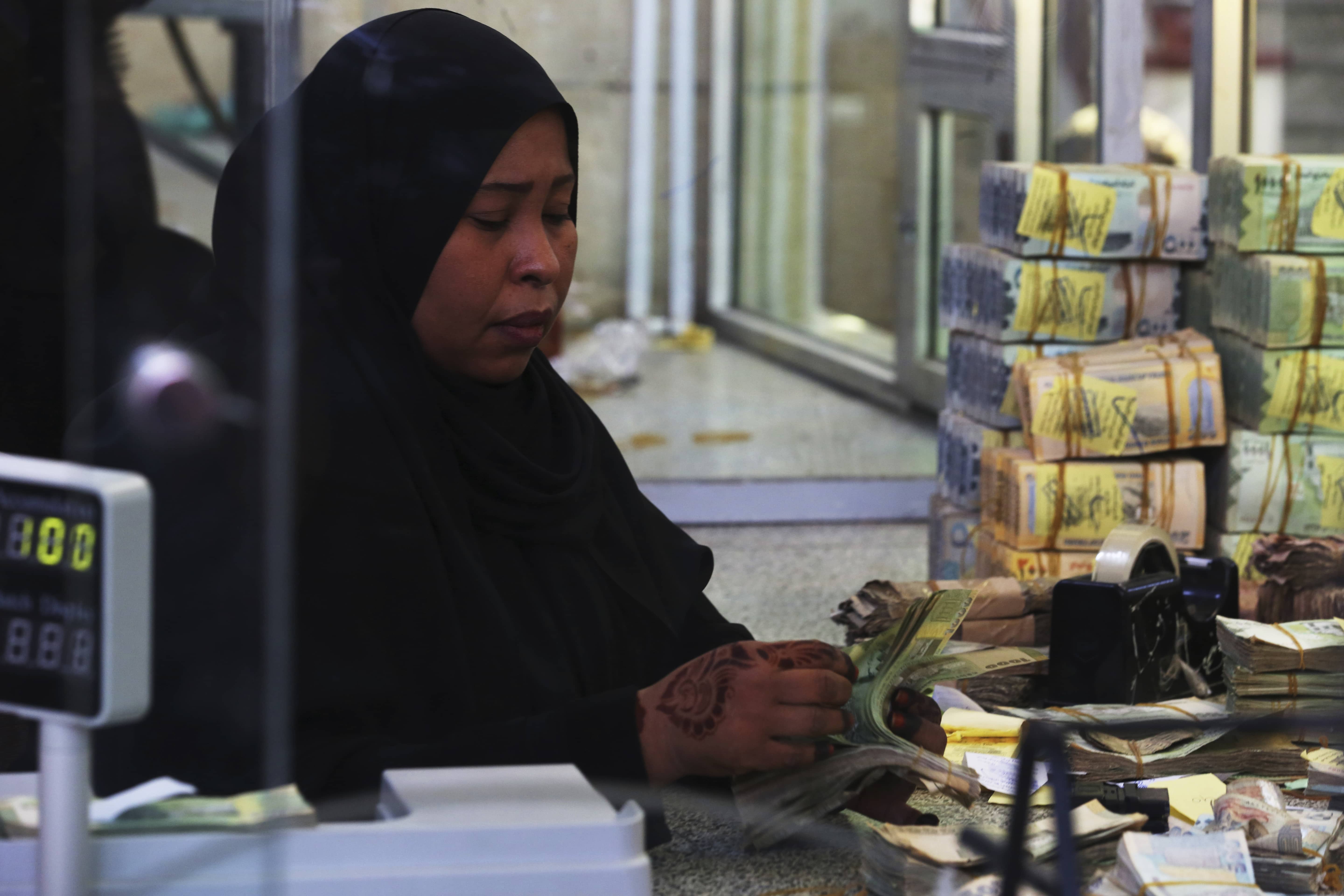 Photo of a cashier in Yemen