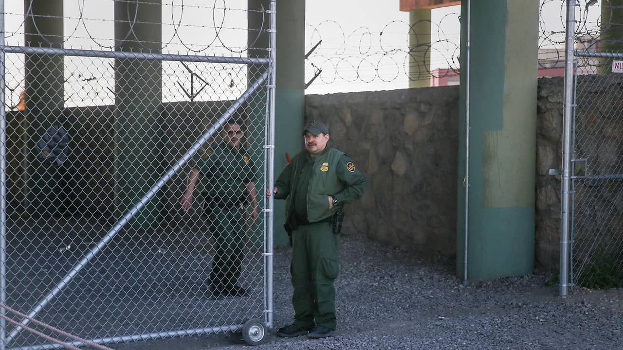 Photo of border patrol agents