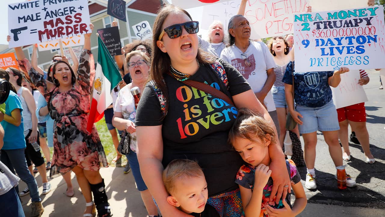 Photo of demonstrators in Dayton, Ohio