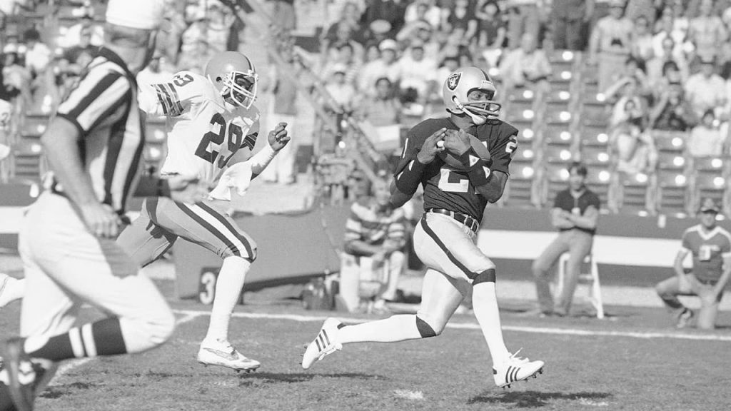 Photo of Cliff Branch running for a touchdown