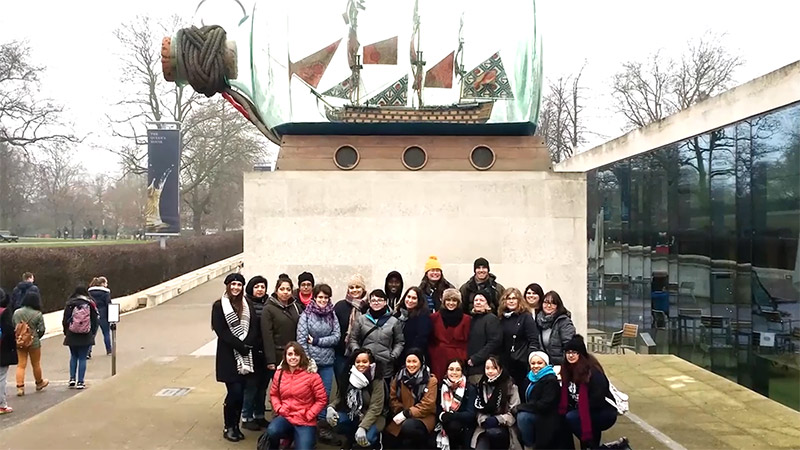 Photo of Fresno State art students in London, England.