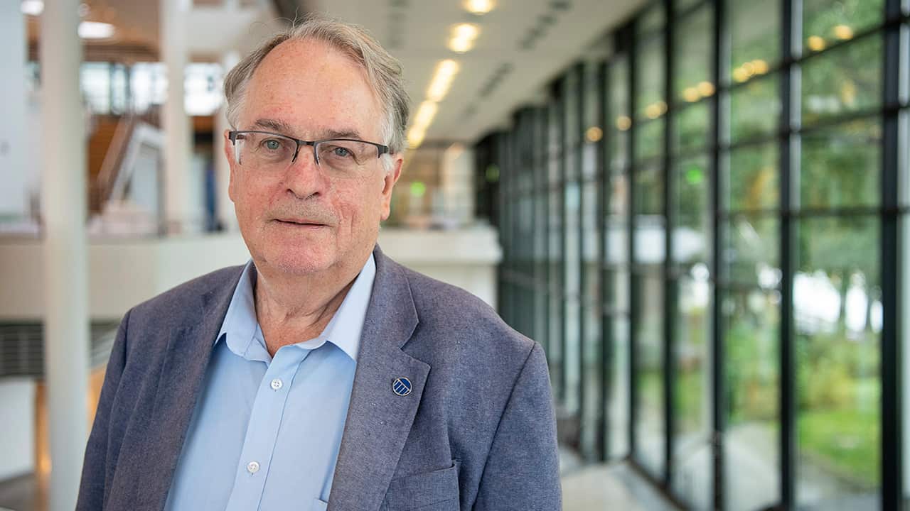 Photo of Stanley Whittingham, Nobel Prize of Chemistry winner