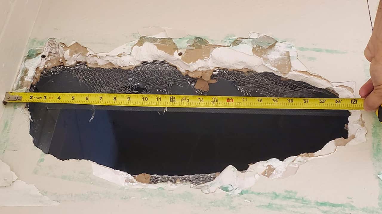 Photo of the hole that Santos Fonseca and Jonathan Salazar escaped through