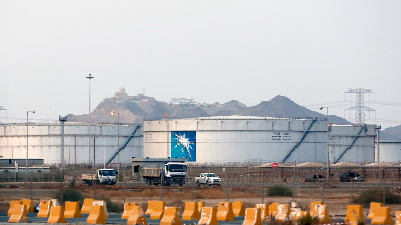 Photo of storage tanks at the North Jiddah bulk plant