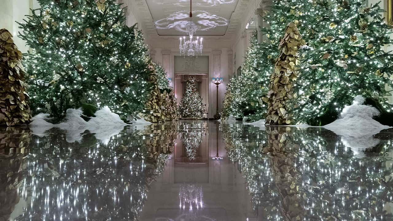 Photo of the Cross Hall leading into the State Dinning Room