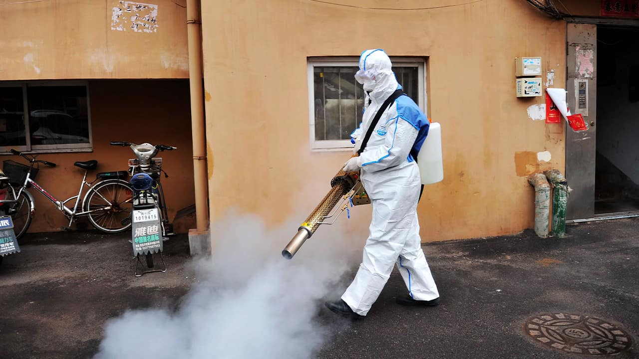 Photo of a worker spraying disinfectant in Qingdao