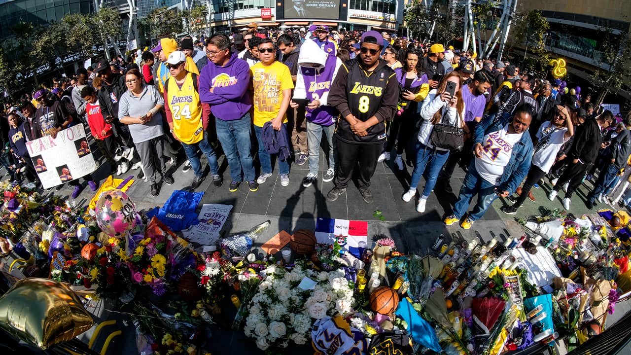 Photo of fan mourning the loss of Kobe Bryant at the Staples Center in Los Angeles