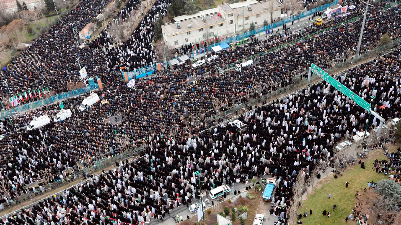 Photo of a crowd of people in Iran