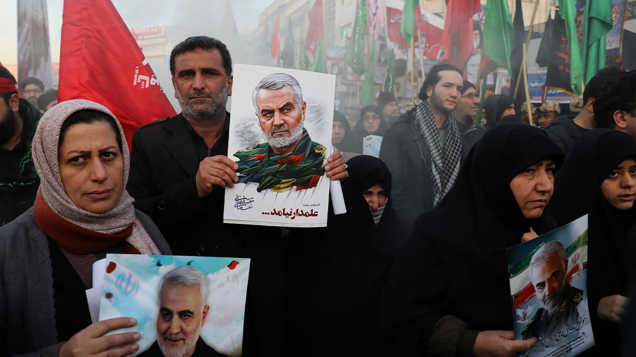 Photo of mourners holding posters of Iranian Gen. Qassem Soleimani