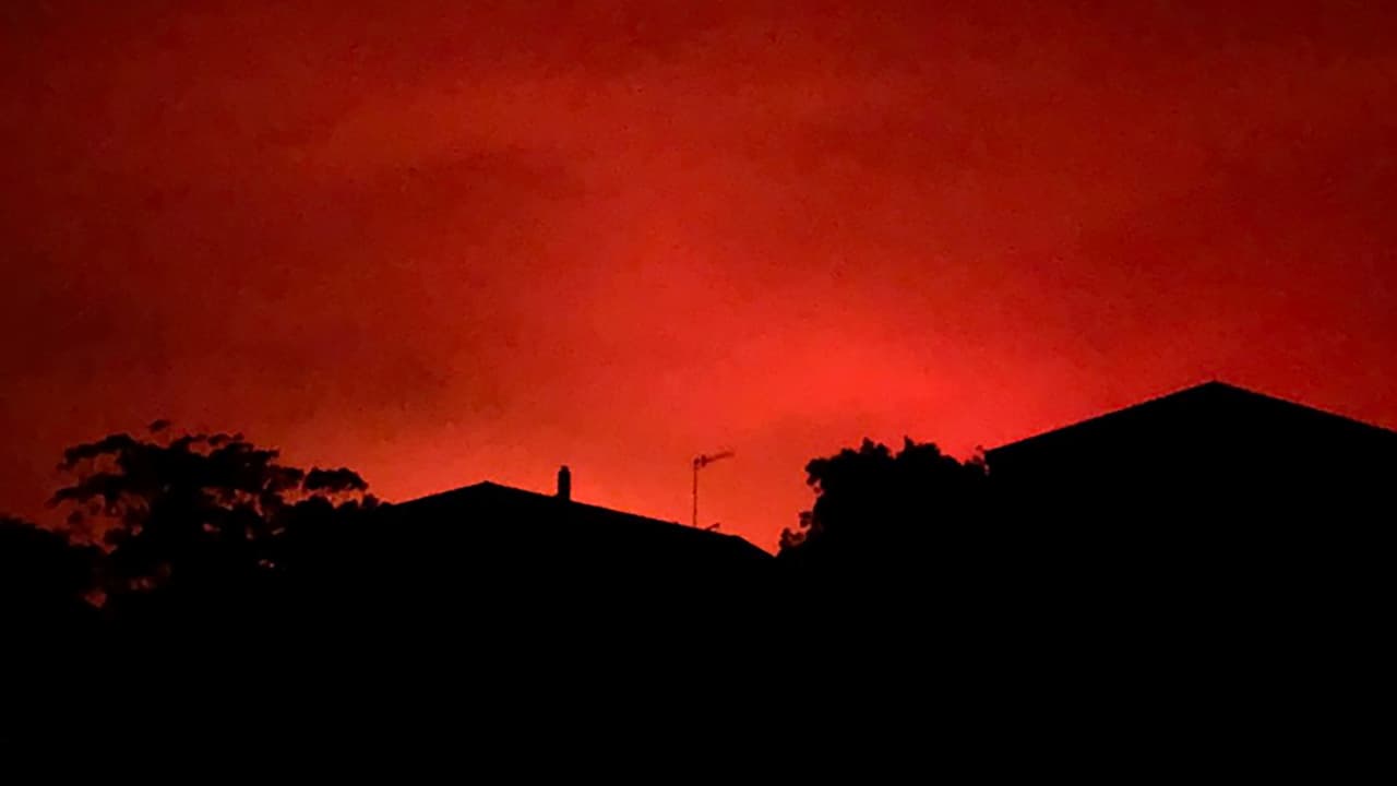 Photo of a red sky from wildfires in Australia