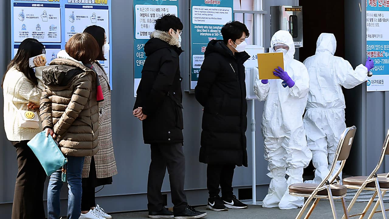 Photo of people getting tests in South Korea
