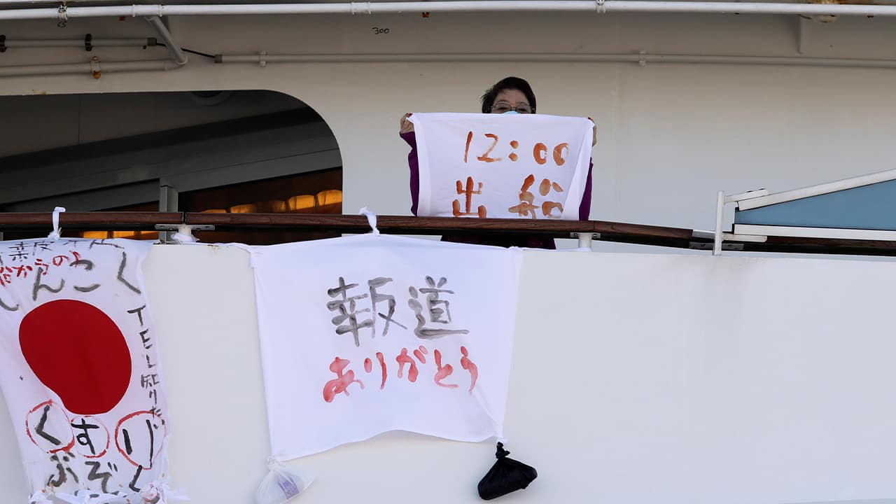 Photo of a woman holding a piece of cloth on the cruise ship quarantined in Japan