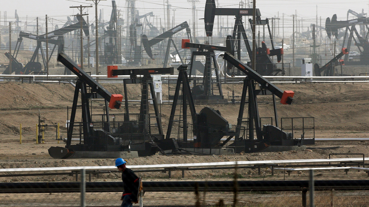 Photo of pumpjacks in Bakersfield, Ca.