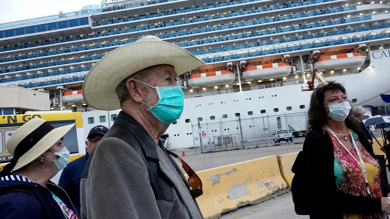 Photo of cruise ship passengers in Florida