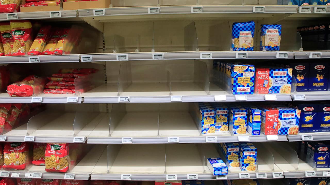 Photo of empty shelves in Paris