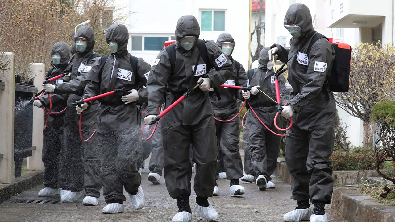 Photo of soldiers spraying disinfectant as a precaution against a new coronavirus at an apartment building in Daegu, South Korea