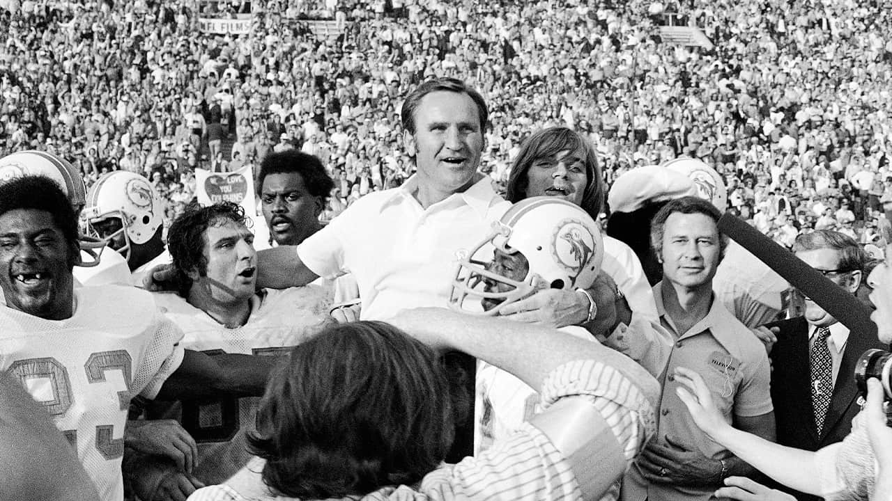 Photo of Don Shula being carried by the team in 1973