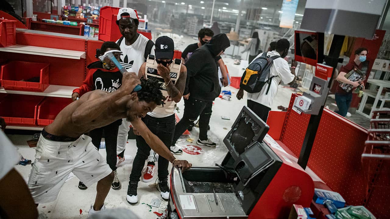 Photo of looters at bTarget